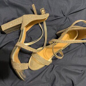 NWOT Size 10 Silver Sparkle Dress shoe